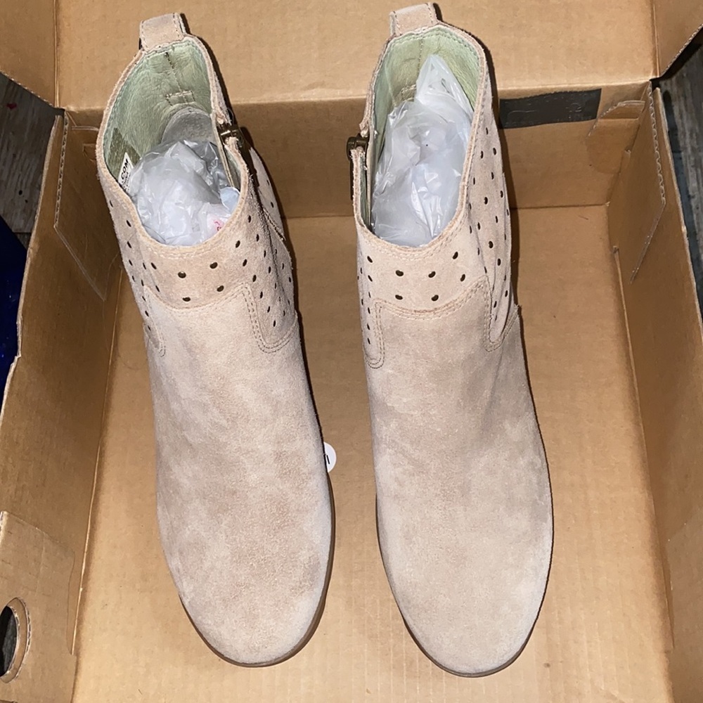 Sorel Joan Uptown bootie stud sandy tan NWT 9 M - Picture 3 of 6